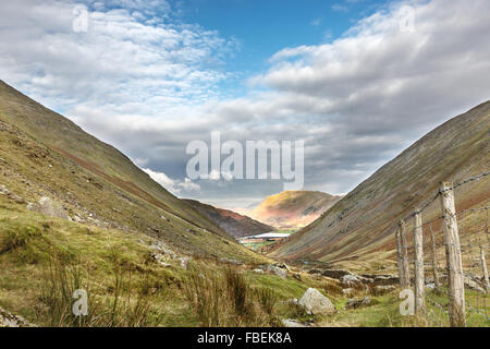 Blick Norden entlang Kirkstone Pass-Tal in Richtung Brüder Wasser, Lake District, Cumbria, England, Europa. Stockfoto