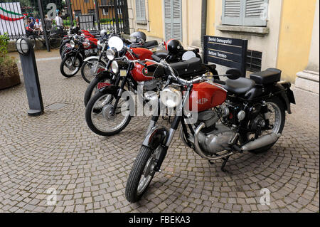 Italien, Lombardei, Arcore - Ausstellung von historischen Modellen von den Werksmaschinen Gilera. MB 300-1954 Stockfoto