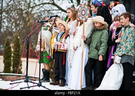 Ukraine. Lemberg - 14. Januar 2016: Weihnachten Krippe Szene Parade der Kinder am Wintertag. Stockfoto