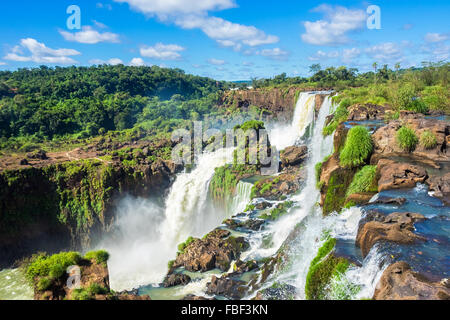Die Iguazu Wasserfälle, an der Grenze zwischen Argentinien und Brasilien.
