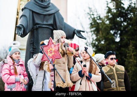 Ukraine. Lemberg - 14. Januar 2016: Weihnachten Krippe Szene Parade der Kinder am Wintertag. Stockfoto