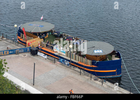 Schwimmende Bar in den Docklands Stockfoto