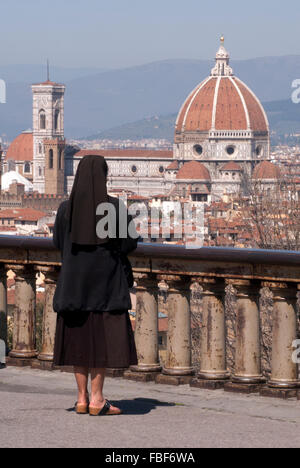 Nonne, die Kathedrale von Florenz von Piazzale Michelangelo, Italien anzeigen Stockfoto