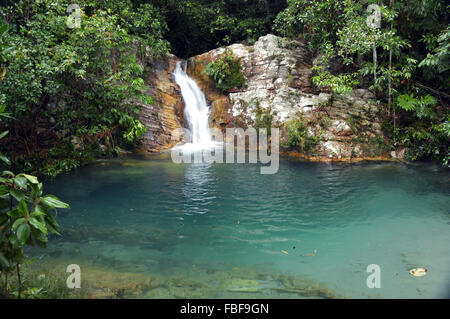 Wasserfall genannt kleine Santa Barbara im Cerrado in Chapada Dos Veadeiros Goias Brasilien Stockfoto