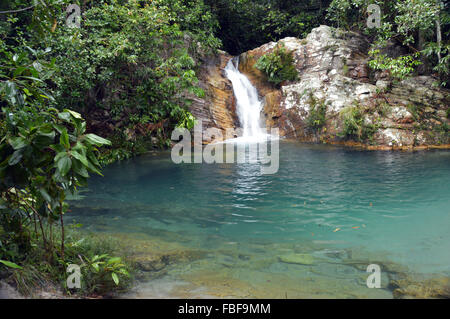 Wasserfall genannt kleine Santa Barbara im Cerrado in Chapada Dos Veadeiros Goias Brasilien Stockfoto