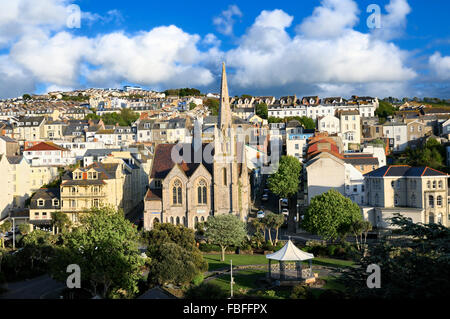 Blick auf Ilfracombe mit Emmanuel Kirche und Jubilee Gardens, Devon, England, UK Stockfoto