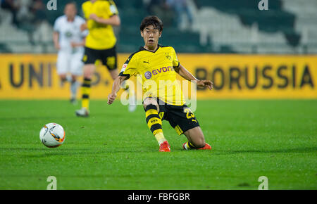 Dubai, UEA. 12. Januar 2016. Dortmunds Shinji Kagawa in Aktion während der Fußball-Testspiel der Bundesliga Fußball Vereine Borussia Dortmund gegen Eintracht Frankfurt in der Maktoum bin Rashid al Maktoum Stadion in Dubai, UEA, 12. Januar 2016. Foto: Guido Kirchner/Dpa/Alamy Live News Stockfoto