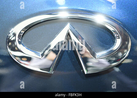 Detroit, Michigan, USA. 12. Januar 2015. Ein Infiniti-Logo während der zweiten Pressetag auf der North American International Auto Show (NAIAS) in Detroit, Michigan, USA, 12. Januar 2015 zu sehen. Foto: ULI DECK/Dpa/Alamy Live-Nachrichten Stockfoto