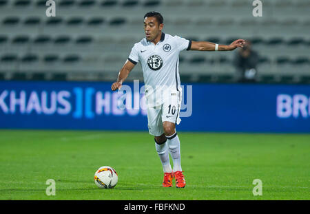 Dubai, UEA. 12. Januar 2016. Frankfurts Marco Fabian in Aktion während der Fußball-Testspiel der Bundesliga Fußball Vereine Borussia Dortmund gegen Eintracht Frankfurt in der Maktoum bin Rashid al Maktoum Stadion in Dubai, UEA, 12. Januar 2016. Foto: Guido Kirchner/Dpa/Alamy Live News Stockfoto