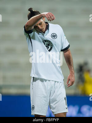 Dubai, UEA. 12. Januar 2016. Der Frankfurter Alexander Meier reagiert nach dem Testspiel Borussia Dortmund gegen Eintracht Frankfurt in der Maktoum bin Rashid al Maktoum Stadion in Dubai, UEA, 12. Januar 2016. Foto: Guido Kirchner/Dpa/Alamy Live News Stockfoto