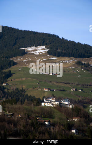 Mittersill-Palast, befindet sich im Bezirk Pinzgau, Österreich, Foto im Frühling. Stockfoto