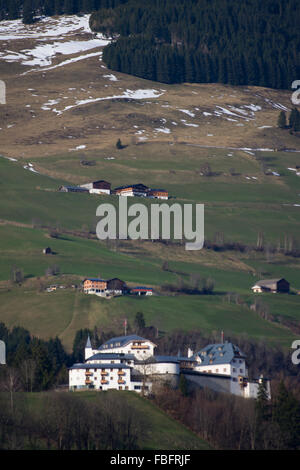 Mittersill-Palast, befindet sich im Bezirk Pinzgau, Österreich, Foto im Frühling. Stockfoto