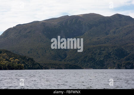 Ausbrechenden Mount Tarawera auf der Nordinsel Neuseelands am 10. Juni 1886 heftig ausgebrochen und schafft Waimangu Volcanic Valley. Stockfoto