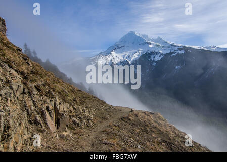 Nebel über den Pass in der Nähe von Mount Hood Hinterkante.  Mt. Hood National Forest, Oregon Stockfoto