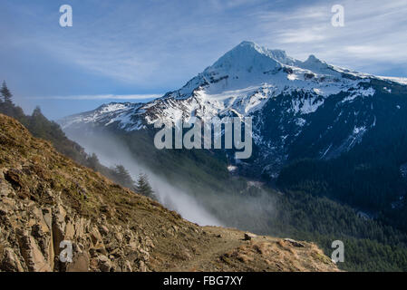 Nebel über den Pass in der Nähe von Mount Hood Hinterkante.  Mt. Hood National Forest, Oregon Stockfoto