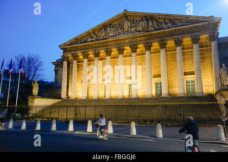 Palais Bourbon, Nationalversammlung, Assemblée Nationale, Gebäude, in der Abenddämmerung, Paris, Frankreich. Stockfoto