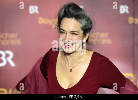 München, Deutschland. 15. Januar 2016. Schauspielerin Irina Wanka kommt in den Bayerischen Filmpreis im Prinzregententheater in München, Deutschland, 15. Januar 2016. Foto: TOBIAS HASE/Dpa/Alamy Live News Stockfoto