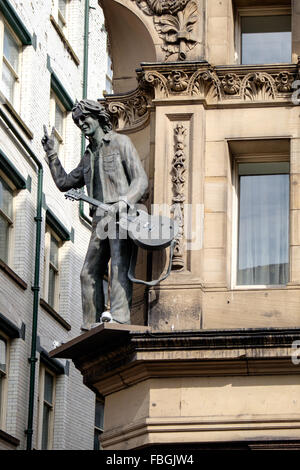 Statue von John Lennon vor der anstrengenden Nacht Hotel, Liverpool, UK Stockfoto