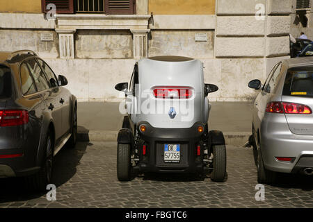 Elektroauto Renault Twizy Stadt geparkt in Rom, Italien. Stockfoto