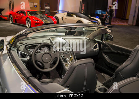 Detroit, Michigan - der Aston Martin Vanquish in einer Sammlung von Ultra-Luxus-Autos auf dem Display während der Detroit Auto Show. Stockfoto