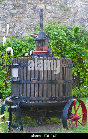 Alte Mostpresse im Dorf Wedmore, Somerset, England Stockfoto