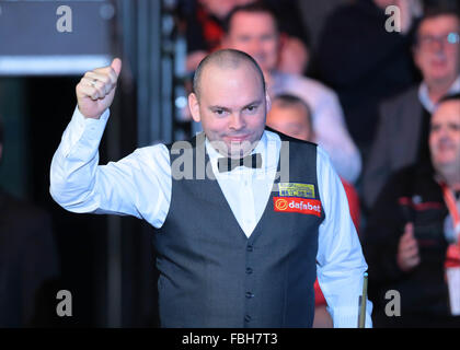 Alexandra Palace, London, UK. 16. Januar 2016. Snooker-Meister. Halbfinale. Stuart Bingham betritt die Arena Credit: Action Plus Sport/Alamy Live News Stockfoto