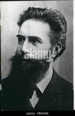 1895 - Wilhelm Conrad Rontgen entdeckt die X-Strahlen auf 8. November 1895 am physikalischen Institut in W-Deutschland. © Keystone Bilder USA/ZUMAPRESS.com/Alamy Live-Nachrichten Stockfoto