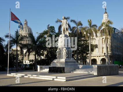 Kapitol, Statue von Jose Marti im Parque Central und Alicia Alonso Grand Theater von Havanna, Havanna, Kuba Stockfoto