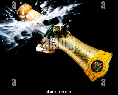 Veuve Clicquot Champagner-Korken knallend, London, England, Vereinigtes Königreich Stockfoto