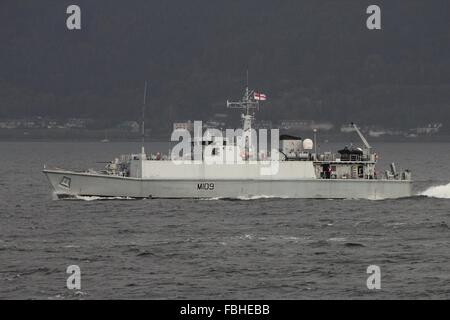 HMS Bangor (M109), ein Sandown-Klasse Mine Gegenmaßnahmen Schiff der Royal Navy, Köpfe für Übung Joint Warrior 13-2. Stockfoto