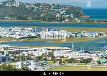 Blick auf Stadt, Lagune und Thesen Island, Knysna, Knysna Gemeinde, Provinz Western Cape, Südafrika Stockfoto