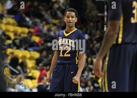 Towson, MD, USA. 16. Januar 2016. Drexel Dragons Wache Terrell Allen #12 blickt auf die zweite Jahreshälfte von der NCAA Basketball-Spiel zwischen den Towson Tigers und Drexel Dragons in SECU Arena in Towson MD. Towson besiegte Drexel 69-50. Kenia Allen/CSM/Alamy Live-Nachrichten Stockfoto