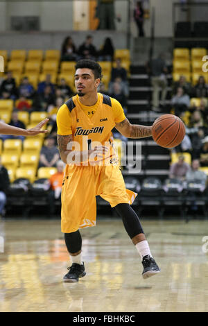 Towson, MD, USA. 16. Januar 2016. Towson Tigers bewachen Byron Hawkins #1 in Aktion während der ersten Hälfte der NCAA Basketball-Spiel zwischen den Towson Tigers und Drexel Dragons in SECU Arena in Towson MD. Towson besiegte Drexel 69-50. Kenia Allen/CSM/Alamy Live-Nachrichten Stockfoto