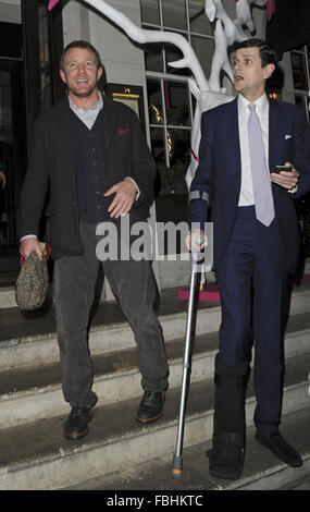 Guy Richie und Jools Holland gesehen verlassen 34 Restaurant Featuring: Guy Richie Where: London, Vereinigtes Königreich bei: 16. Dezember 2015 Stockfoto