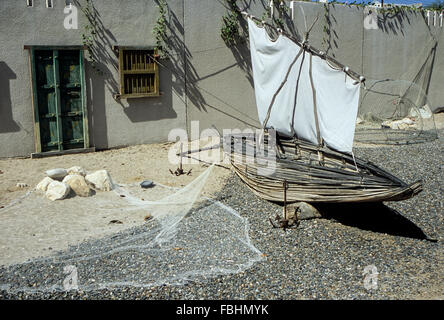 Muscat, Oman.  Ein Shaasha oder Sashah, machte ein Fischerboot der Stiel von der Dattelpalme Wedel (Barusti).  Bait al Zubair Museum. Stockfoto