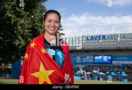 Melbourne, Australien. 17. Januar 2016. Pensionierte chinesische Tennis-Star Li Na posiert für ein Foto vor der Australian Open 2016 im Melbourne Park in Melbourne, Australien, 17. Januar 2016. © Tennis Australia/Xinhua/Alamy Live-Nachrichten Stockfoto