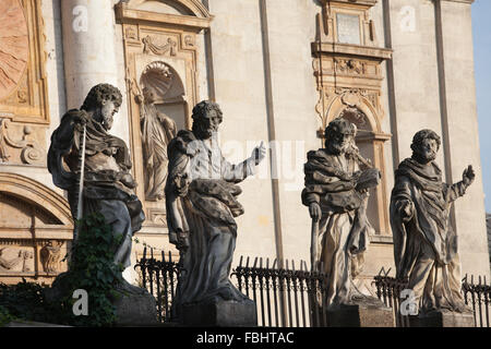 Apostel-Skulpturen in der Kirche der Apostel St. Peter und Paul in alte Stadt von Krakau, Polen Stockfoto