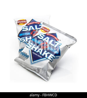 Zwei Taschen von Walker Salz und schütteln Sie Chips auf einem weißen Hintergrund Stockfoto