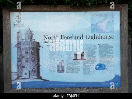 Informationen-Schild am North Foreland Leuchtturm in der Nähe von Broadstairs, Kent, England, UK. Stockfoto