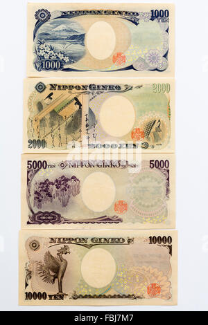 Geld und Währung. Einstellen der vier japanischen Banknoten derzeit im Einsatz, 10.000, 5000, 2000 und 1000 Yen. Mit dem Gesicht nach unten. Stockfoto