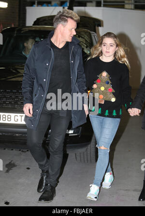 Gordon Ramsay und seine Tochter Matilda außerhalb ITV Studios Featuring: Gordon Ramsay, Matilda Ramsay wo: London, Vereinigtes Königreich bei: 17. Dezember 2015 Stockfoto