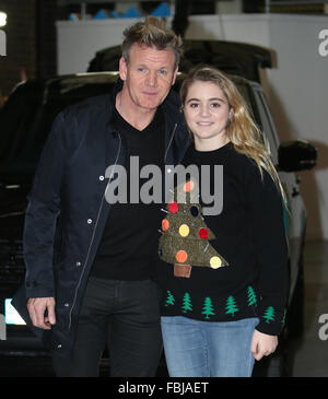 Gordon Ramsay und seine Tochter Matilda außerhalb ITV Studios Featuring: Gordon Ramsay, Matilda Ramsay wo: London, Vereinigtes Königreich bei: 17. Dezember 2015 Stockfoto