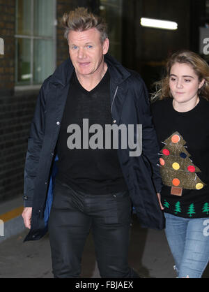 Gordon Ramsay und seine Tochter Matilda außerhalb ITV Studios Featuring: Gordon Ramsay, Matilda Ramsay wo: London, Vereinigtes Königreich bei: 17. Dezember 2015 Stockfoto