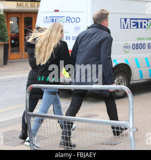 Gordon Ramsay und seine Tochter Matilda außerhalb ITV Studios Featuring: Gordon Ramsay, Matilda Ramsay wo: London, Vereinigtes Königreich bei: 17. Dezember 2015 Stockfoto