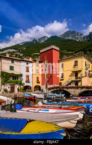 Italien, Venetien, Gardasee, Cassone di Malcesine, Hafen gegen Monte Baldo Stockfoto