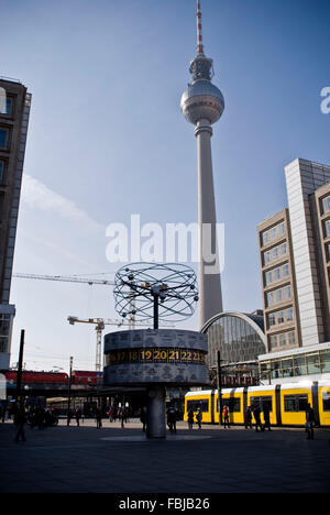 Urania-Weltzeituhr, Alexanderplatz, Berlin Mitte Stockfoto