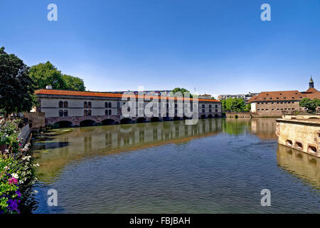 Vaubans Dam, Brücken über die Ill, Straßburg, Frankreich Stockfoto