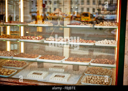 Schaufenster, Bäckerei, Süßigkeiten Sortiment, Lissabon, Portugal Stockfoto