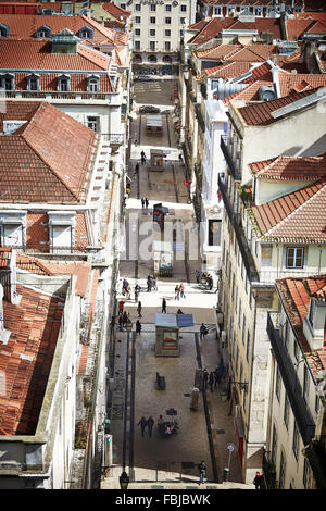 Straße in der Innenstadt von oben, Stadtzentrum, Lissabon, Portugal Stockfoto