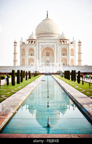 Das Taj Mahal, Spiegelbild im Wasser, Mausoleum, Indien, Agra, Uttar Pradesh Stockfoto